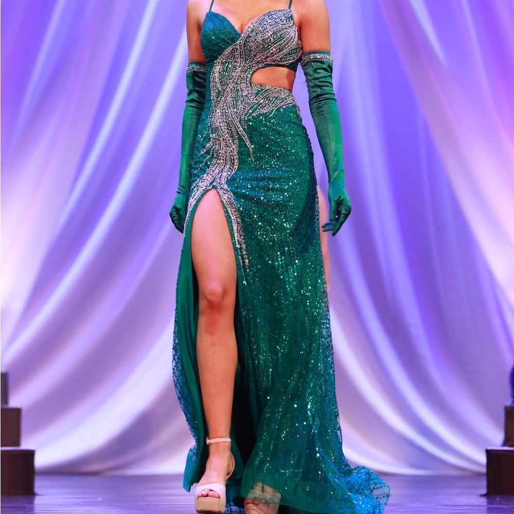 Elegant Green Evening Gown